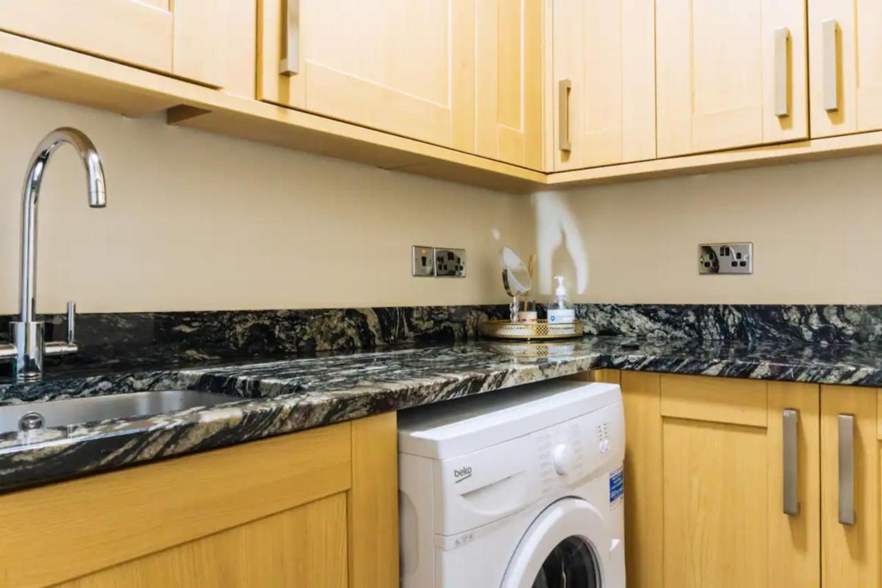 Homely 3 Bedroom In The Heart Of Central Edinburg Exteriör bild