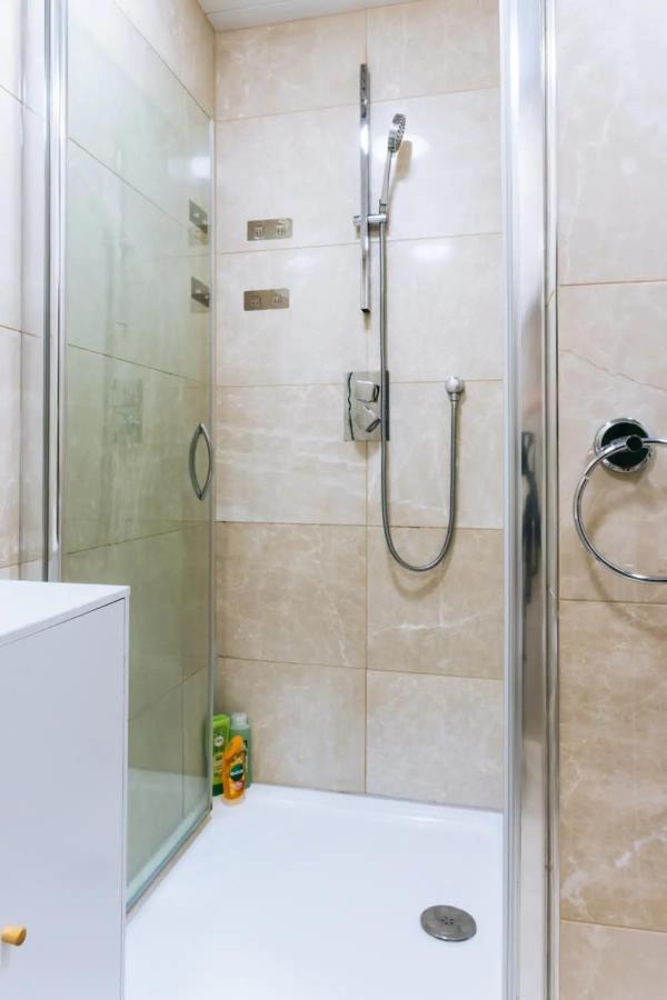 Homely 3 Bedroom In The Heart Of Central Edinburg Exteriör bild